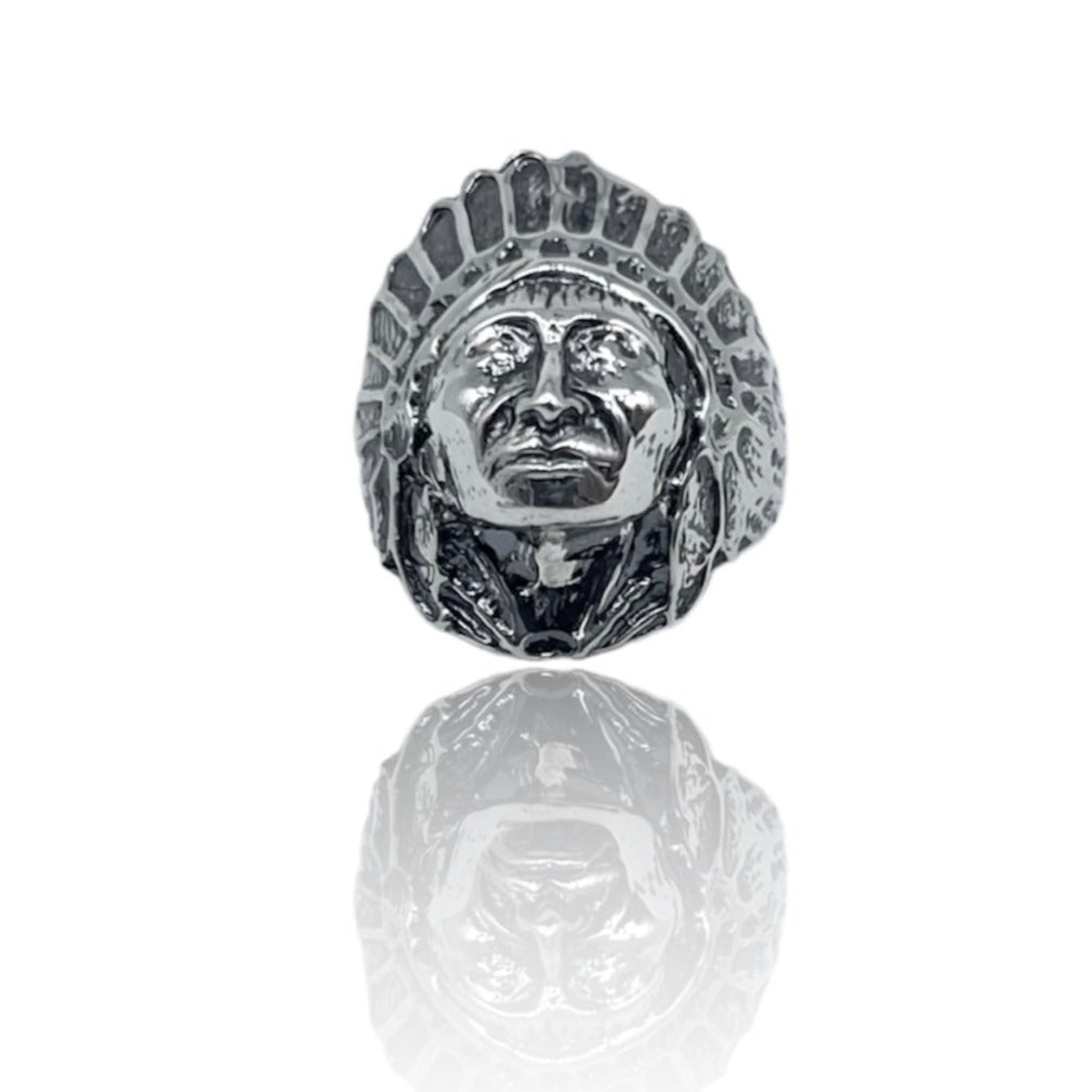 Anillo de apache vaciado en Plata ley 925.