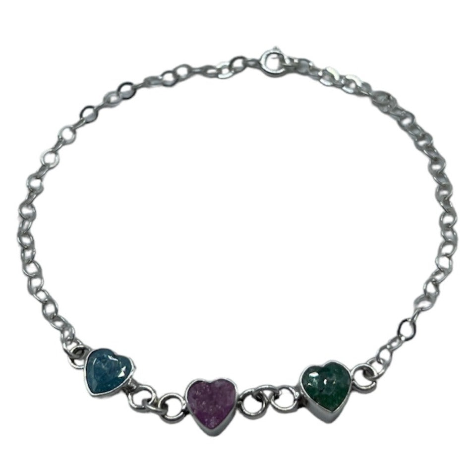 Pulsera con dijes de corazón en Plata ley 925.